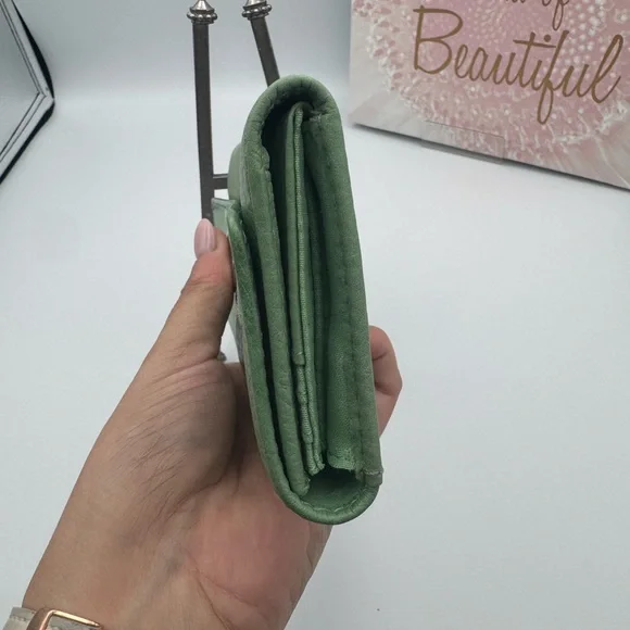 Fossil Green Leather Keyhole-Plate Wallet - Picture 5 of 9